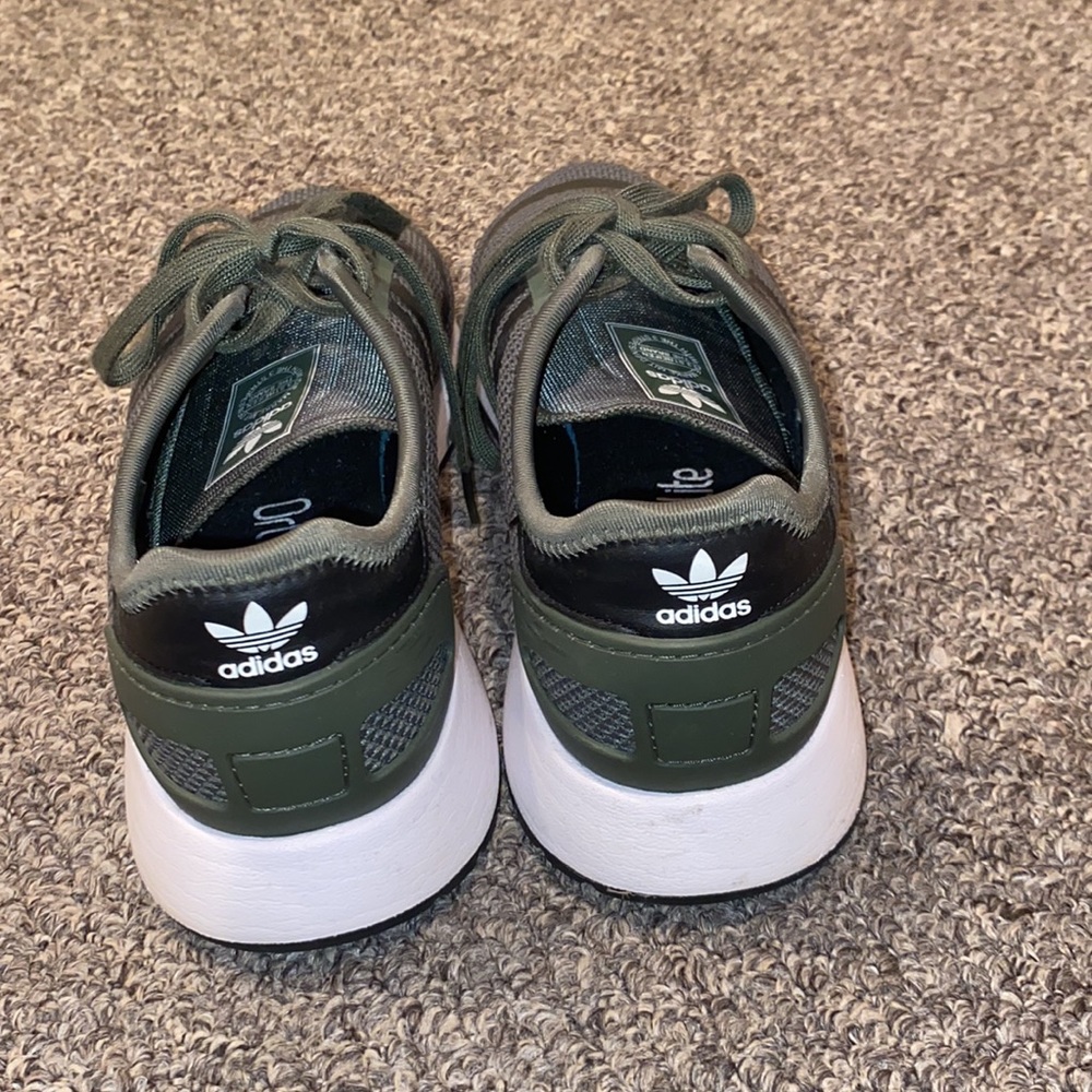 ADIDAS 👟🖤 - Picture 4 of 5